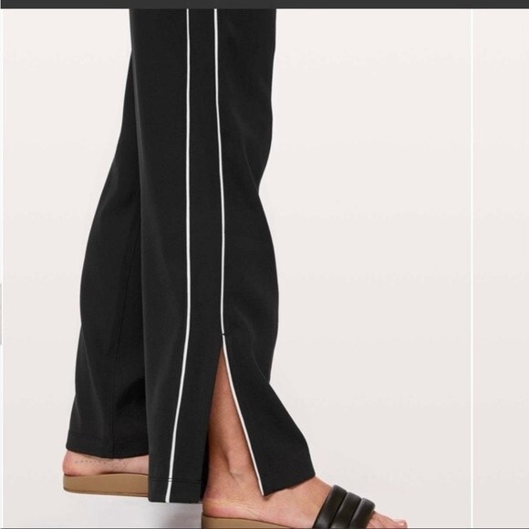 Lululemon On the Right Track Pant in Black 12 NWOT - Picture 3 of 11